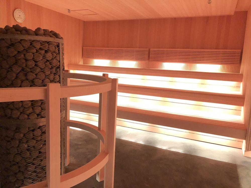 Capsule Inn Osaka - Caters To Men Ngoại thất bức ảnh