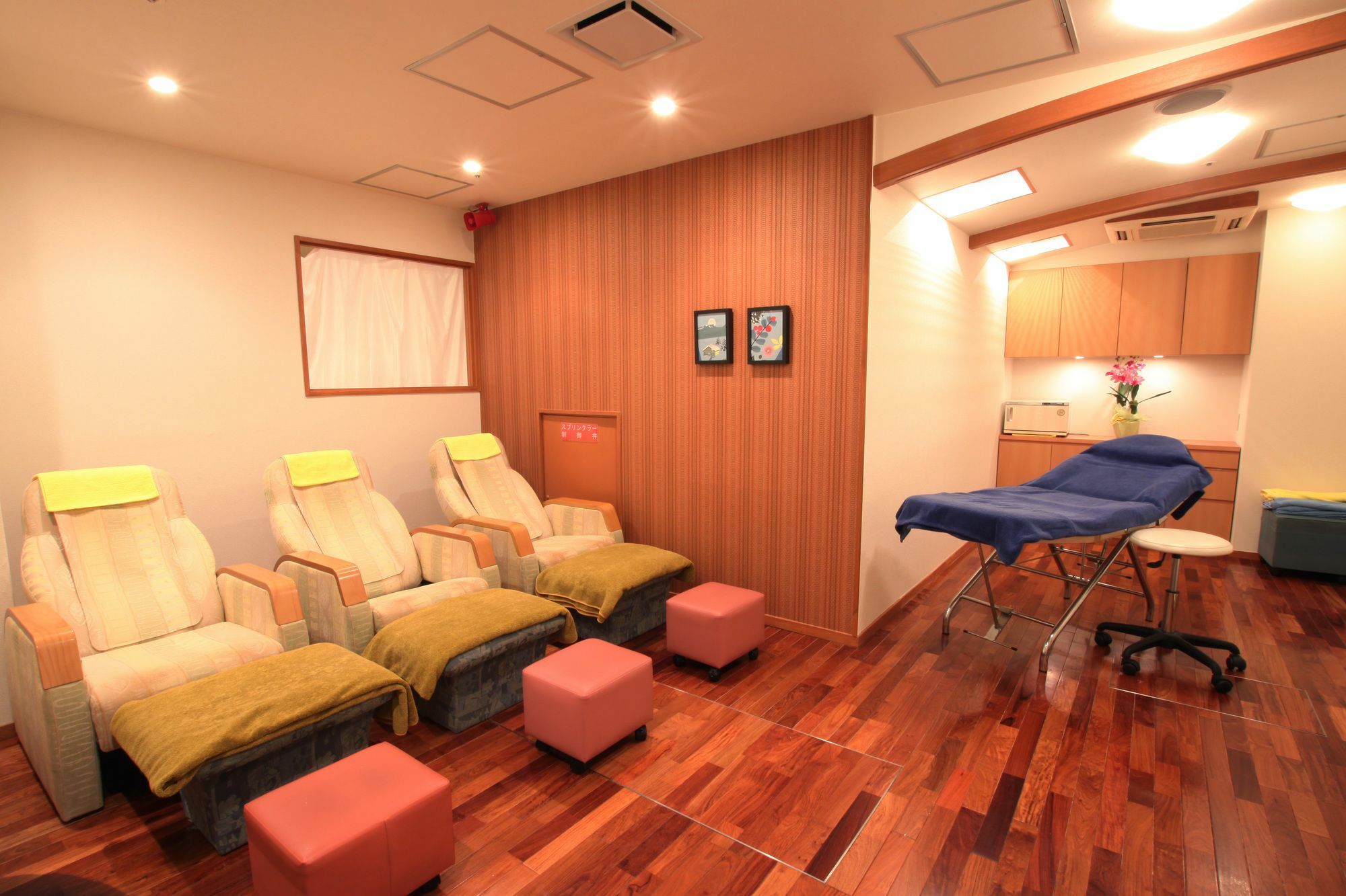 Capsule Inn Osaka - Caters To Men Ngoại thất bức ảnh
