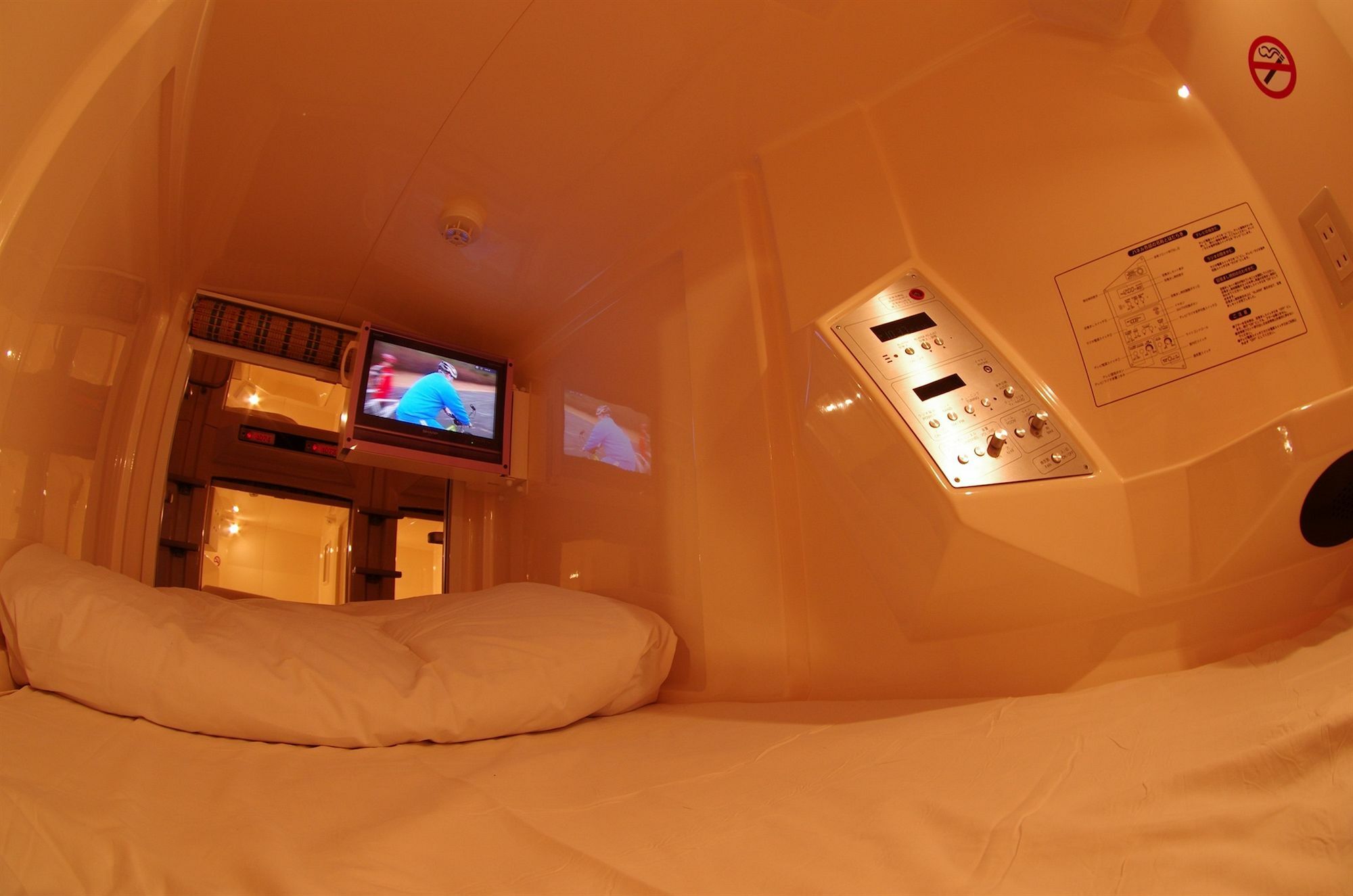 Capsule Inn Osaka - Caters To Men Ngoại thất bức ảnh
